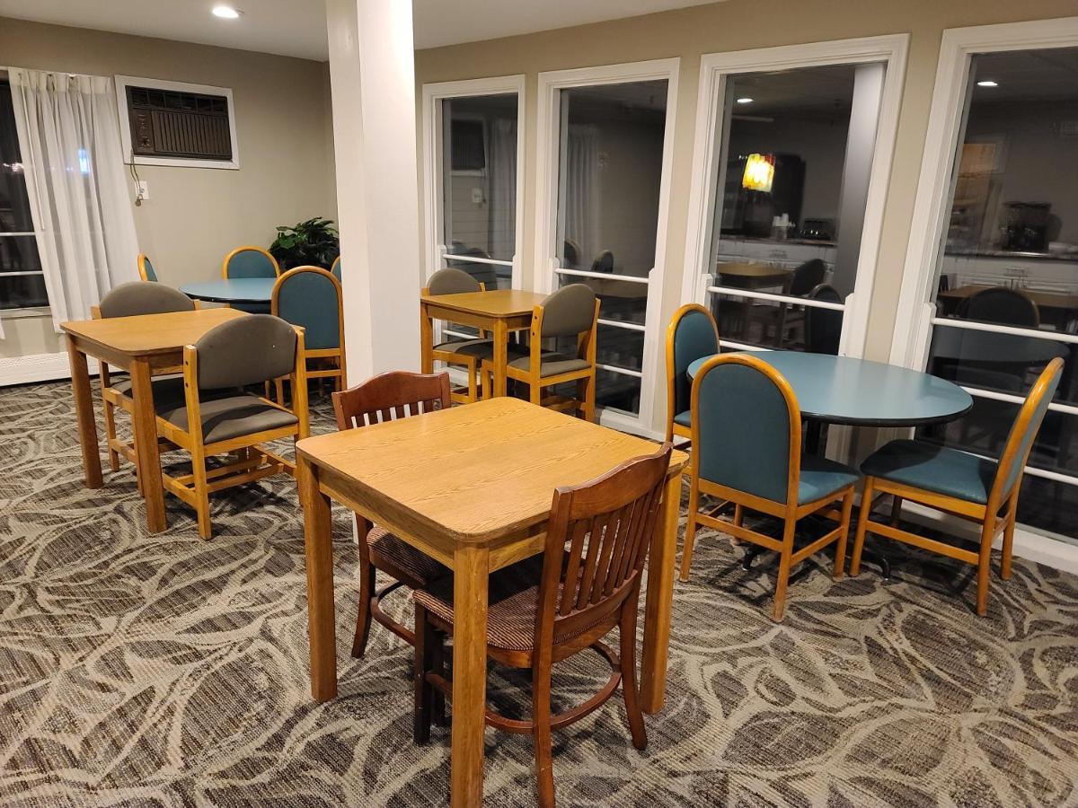 Hampton Village Inn Exterior photo